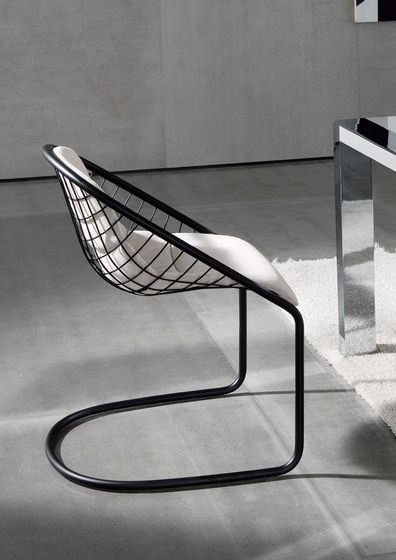 Halo Curved Wire Lounge Chair – Black