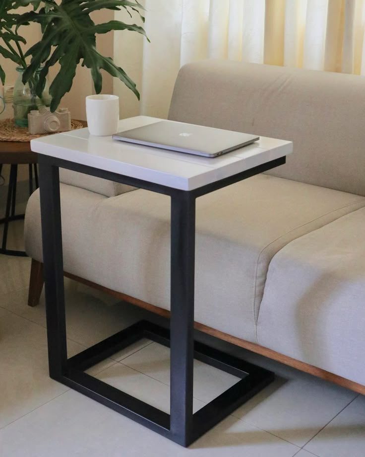 Marble-Top Accent Side Table – Black